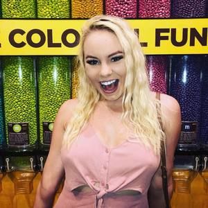 Meet your Posher, Caitlyn